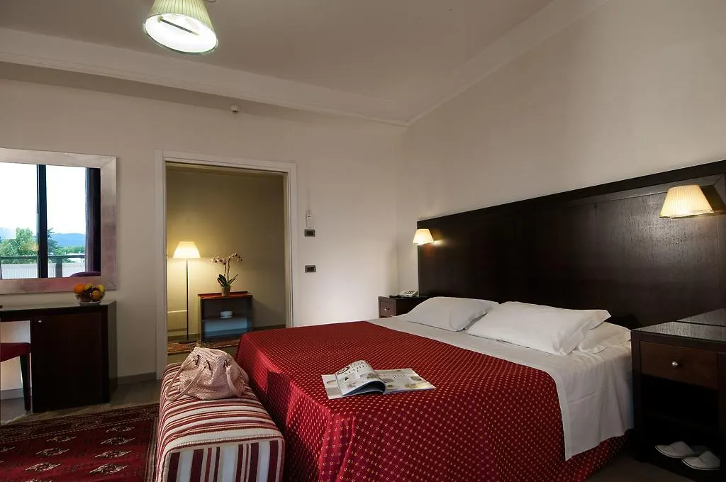 מונטגרוטו טרמה Hotel Petrarca Terme