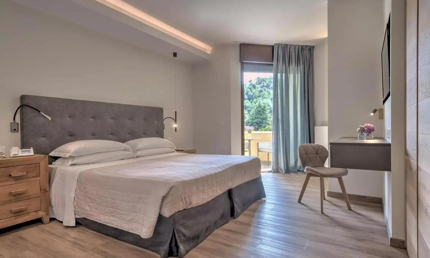 מונטגרוטו טרמה Hotel Petrarca Terme 4*, מונטגרוטו טרמה איטליה
